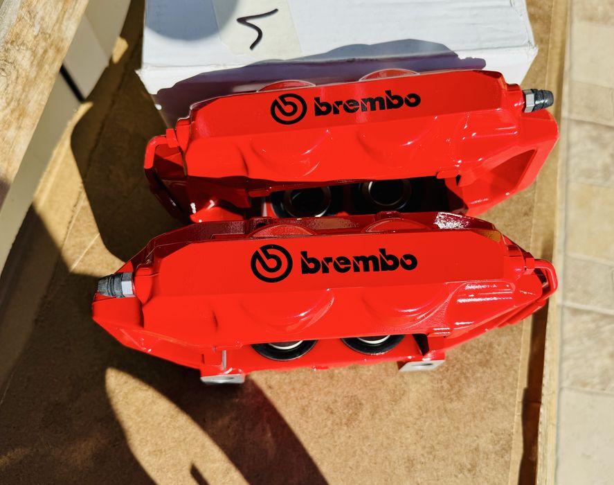 Спирачни апарати Brembo (4 бутални) чисто нови в кутии
