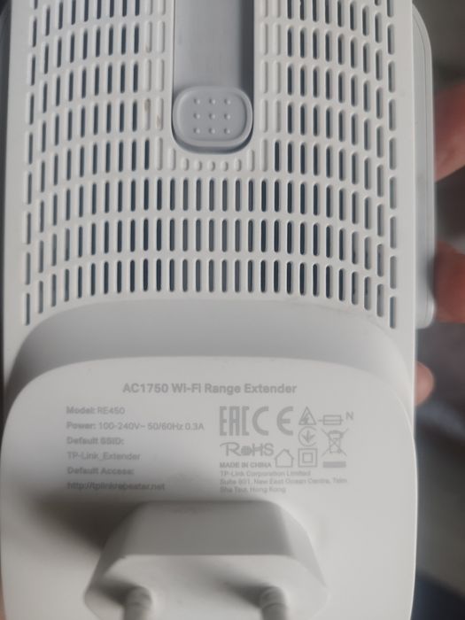 Продам Интернет усилитель  TP-LINK для роутеру. Частота 2.4-5Гц.