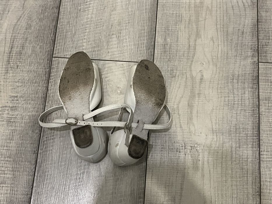 Продаю бальные туфли кожаные