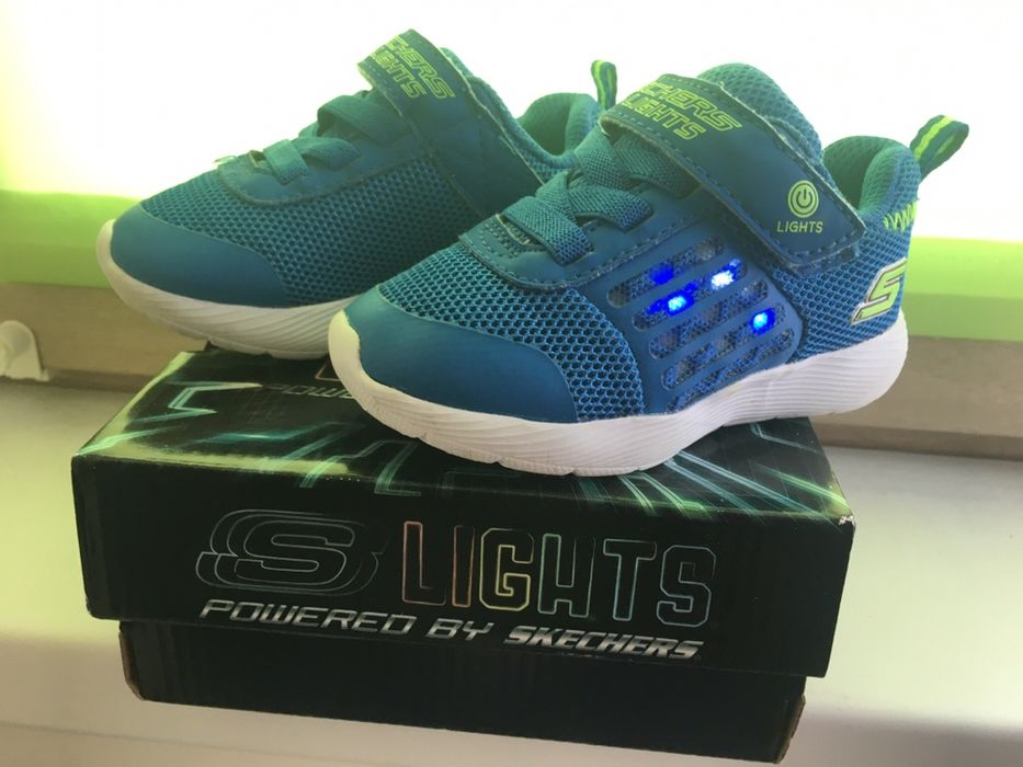 Pantofi copii Skechers nr 22 cu lumini