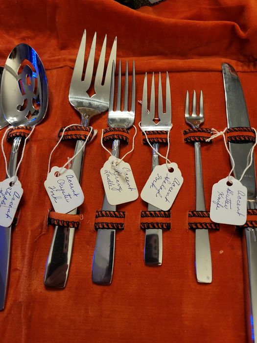 Единичен комплект прибори за хранене-18 на брой