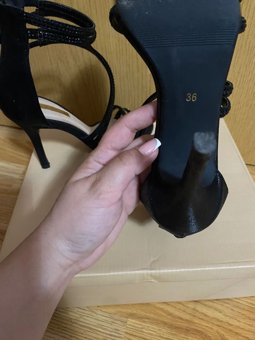 Черни сандали с ток 36