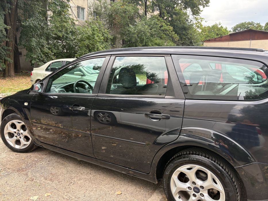 Vând Ford Focus 1.8 Benzină