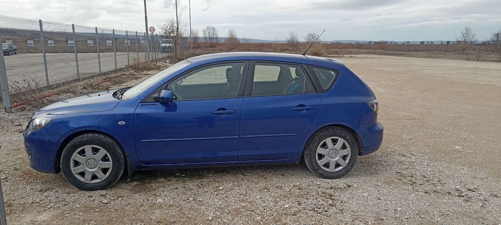 Продавам автомобил Мазда 3 1.4