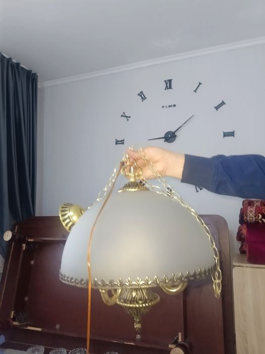 Продам люстру две шт