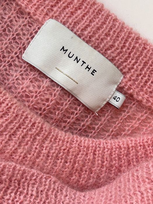 Munthe топъл мек светло роза пуловер