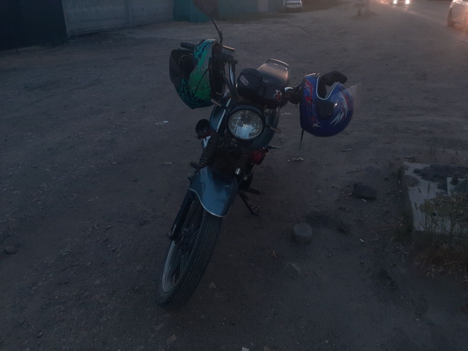 Мотоцикл рейсер.