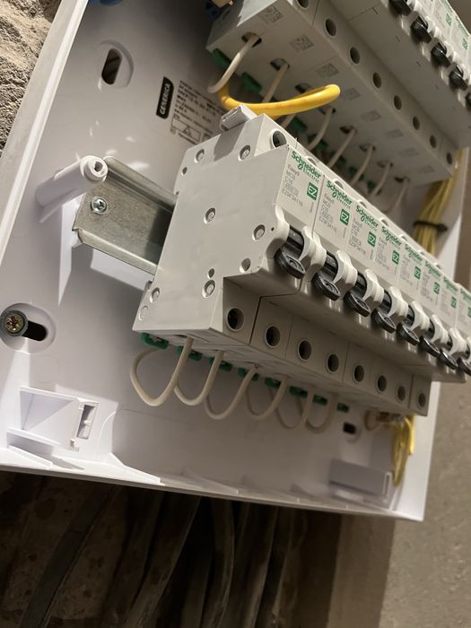 Услуги электромонтажника