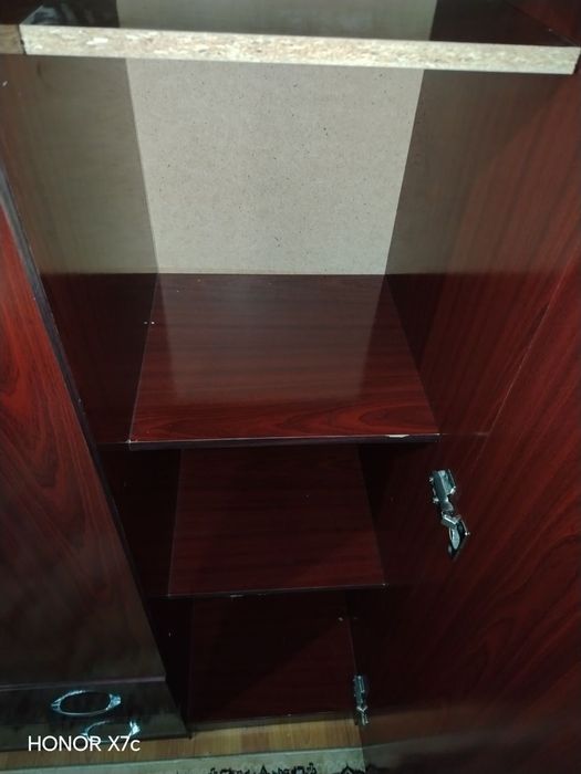 Shkaf uy uchun kiyim ilgich