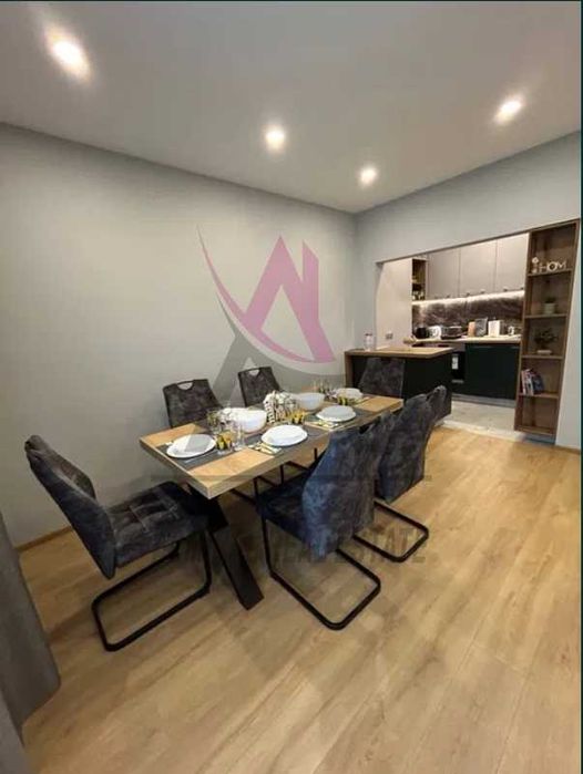 Дава се под наем Четиристаен апартамент в Варна, Общината - 125 кв.м за 1200 € - Снимка #1