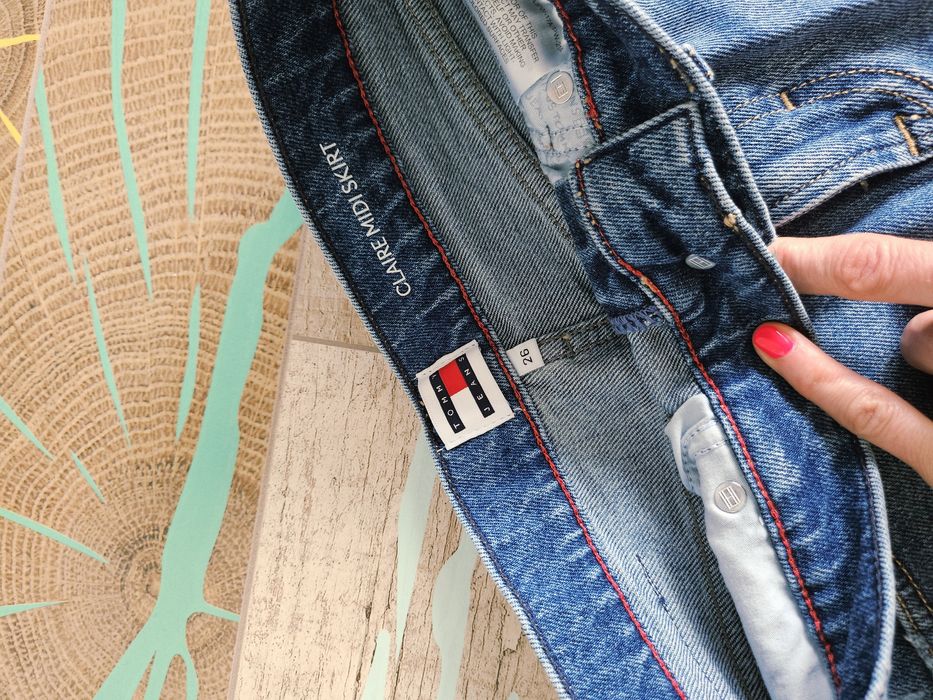 Дънкова пола Tommy Jeans midi  26