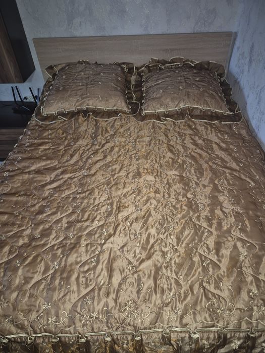 Покрывало с двумя наволочками