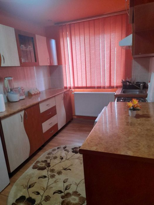 Apartament 4 camere transformat în apartament cu 3 camere plus garaj