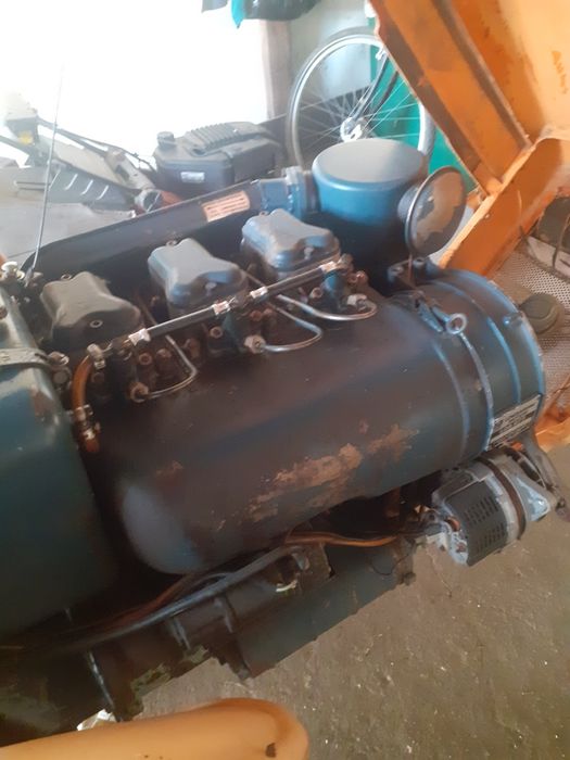 Vând Tractor carraro