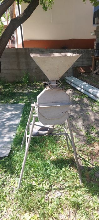 Продам Зернодробилка