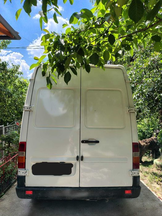 Vindem AUTOUTILITARA MERCEDES SPRINTER 211CDI3550, anul 2000, in stare buna de functionare cu toate actele la zi. PRETUL 4000euro, tel. 0764 717 121.