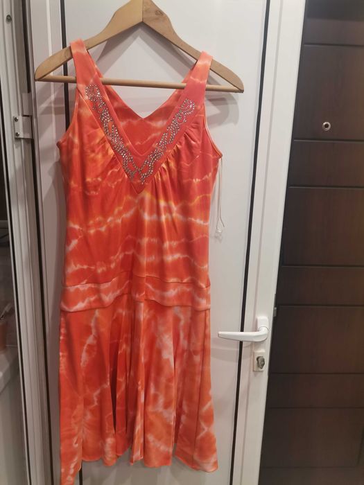 2 Нови рокли 42 размер цена на едната 30 лв