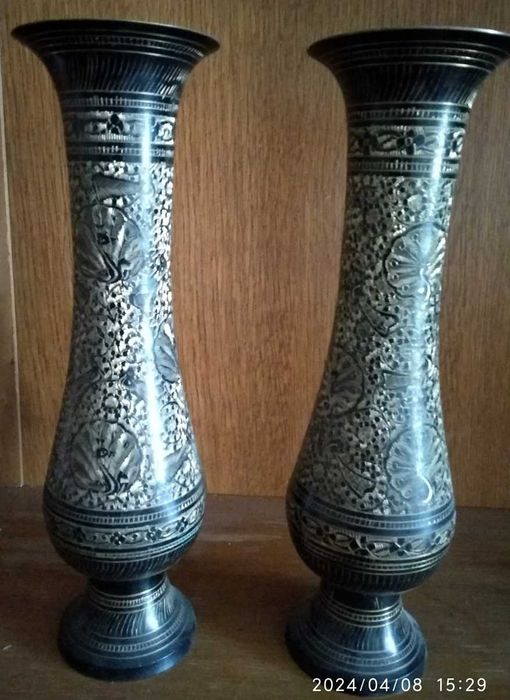 Продам набор 2 оригинальные вазы для цветов.