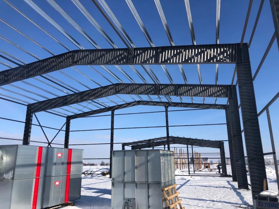 Vând structura stoc sau construiesc hala