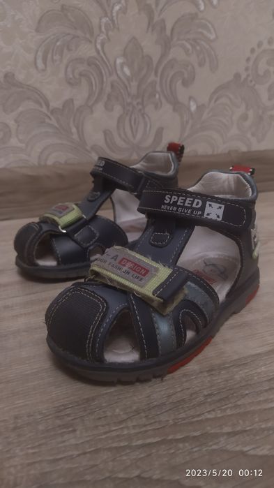 Продаю отличные сандалики на мальчика