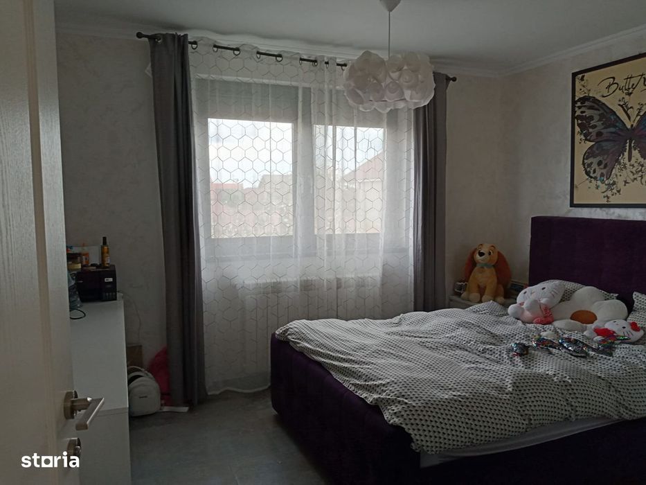 Casă P+1+M, ideală locuit sau investiție. Curte cu foișor+bucătărie