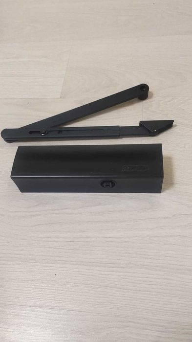 Дверной доводчик. GEZE.