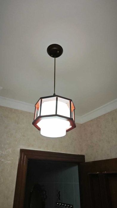 продается люстра и светильники