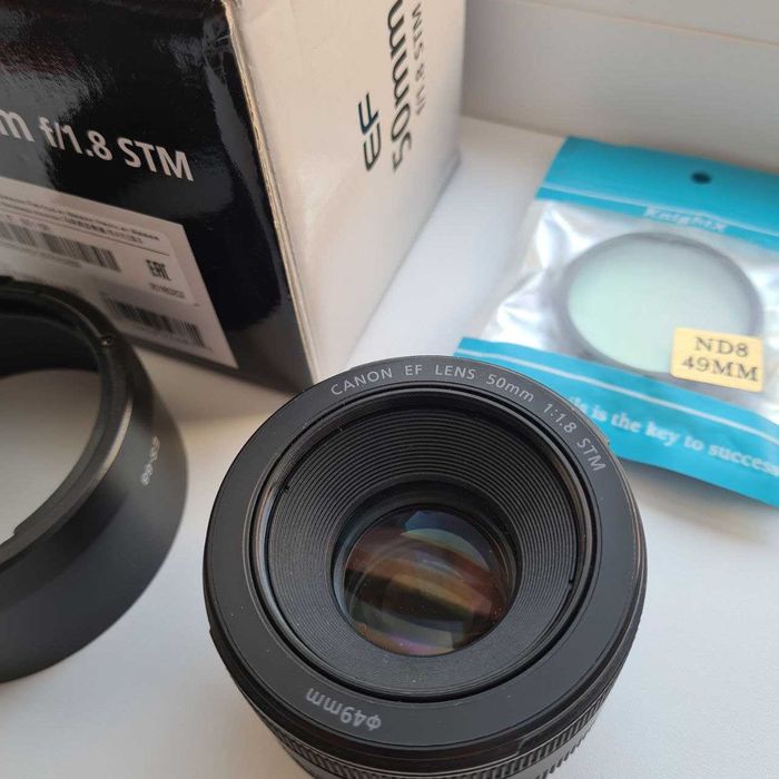 Продам Canon EOS 6D mark 2 + 50mm STM + комплект