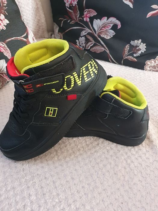 Vând adidasi măsură 34, stare f buna