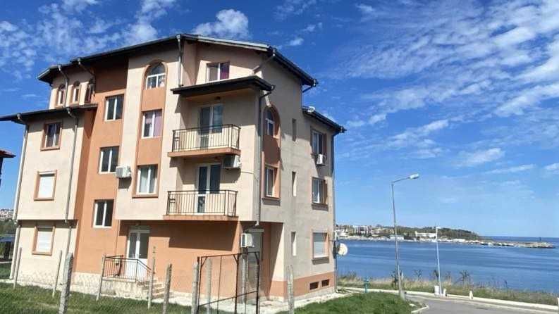 Тристаен апартамент с фронтална гледка към морето в Царево