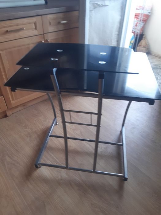 Продавам маса стъклена