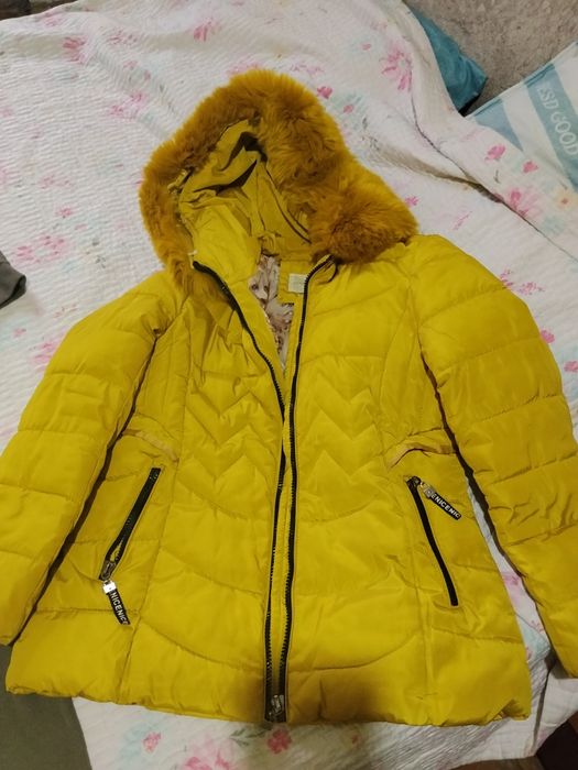 Продам куртку женскую