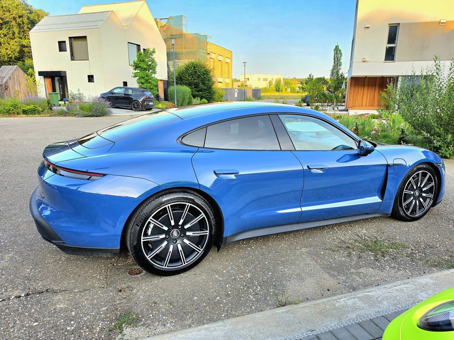 PORSCHE Taycan 2021 — imagine 4