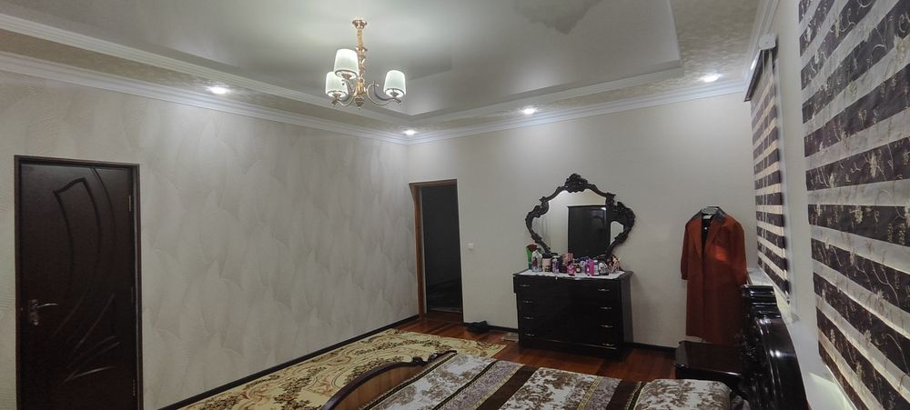 Гулистон шахрида ховли хамма мебель ва техникаси билан сотилади