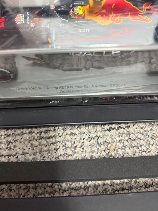 Macheta 1:18 Oracle Red Bull Racing RB19