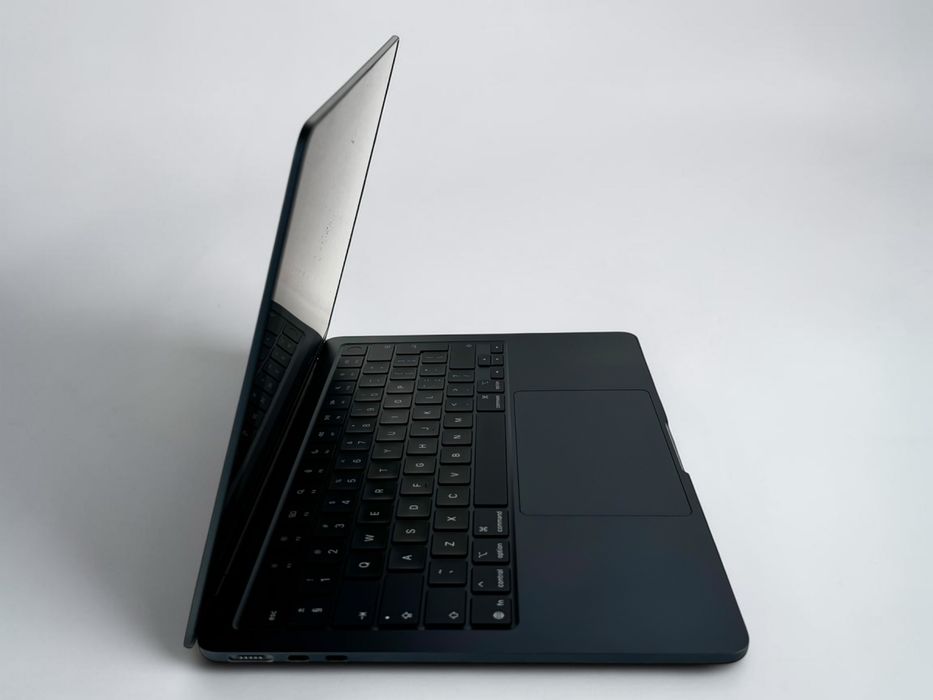 Лаптоп Apple MacBook Air 13" M4 10C/10G 24RAM 512SSD Midnight 100% Батерия! Гаранция!