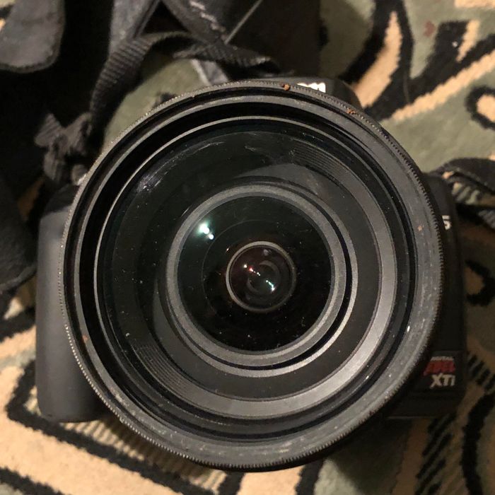 Body Canon 400D + Trepied + Geanta + Alimentator + Baterie + Card CF Buzau • OLX.ro