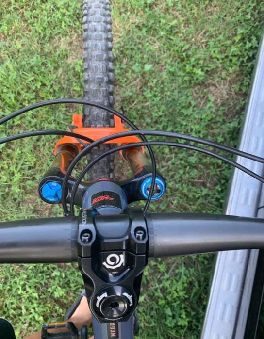 Bicicleta full suspension