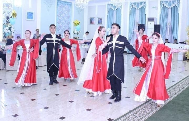 Прокат разные,  националь.  костюмов.