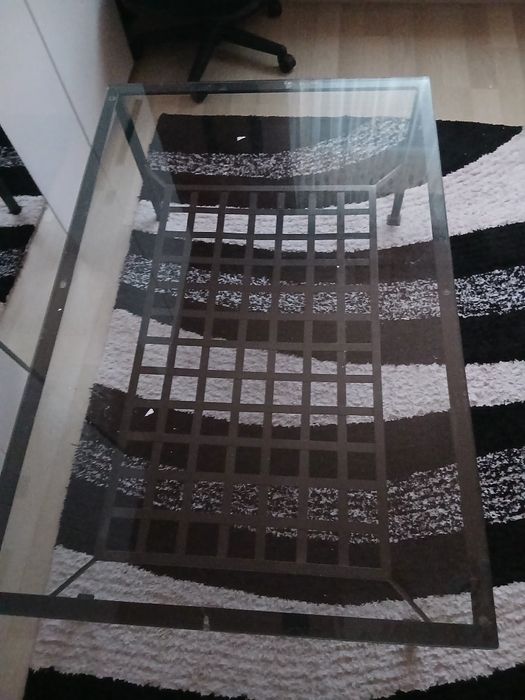 Masa din sticla cu 4 fotoli  in stare doarte buna