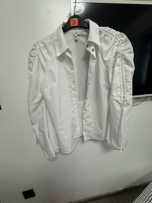 Camasa river island, purtata o singura data