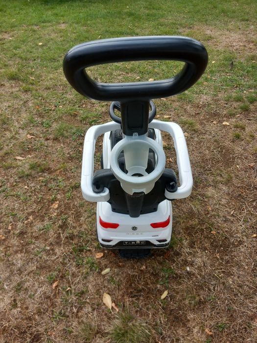 Vând mașinuța copii vw t-roc