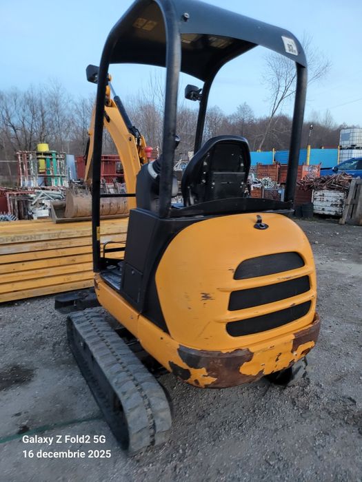 Miniescavator jcb model 8018 3 cupe și rampi