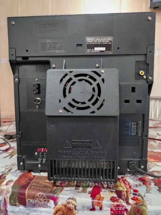 Vând combina Sony MP3 cu tot cu adaptor bluetooth