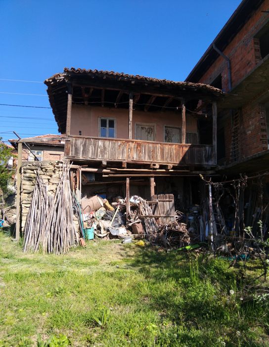 Продава къща в с.Лозно общ.Кюстендил