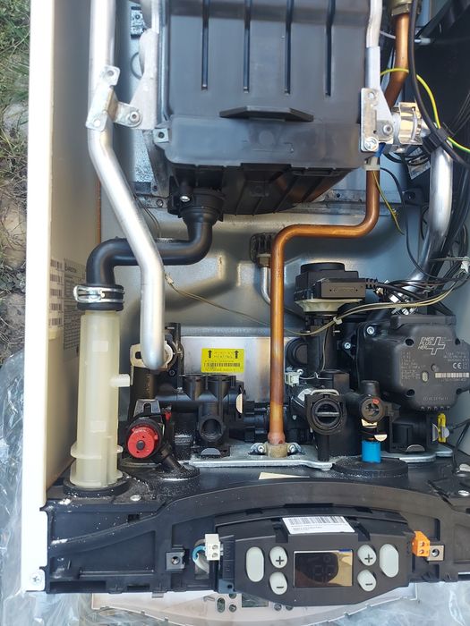 Centrală Ariston Cares Premium 24kW