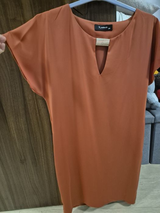 Rochie scurtă cărămizie 34