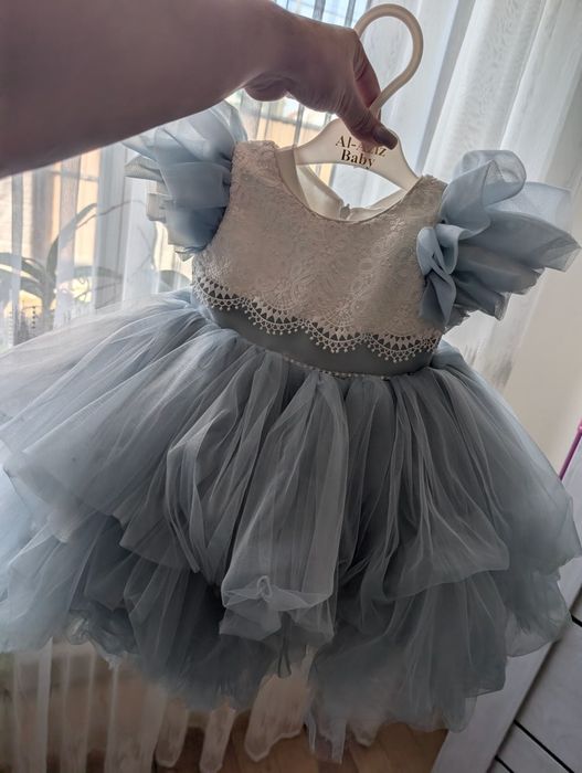 Праздничное платье со шлейфом для девочки