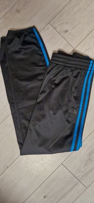 Долница   Adidas