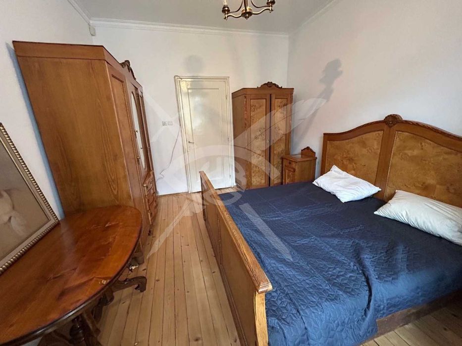 Дава се под наем Многостаен апартамент в София, Яворов - 135 кв.м за 950 € - Снимка #1